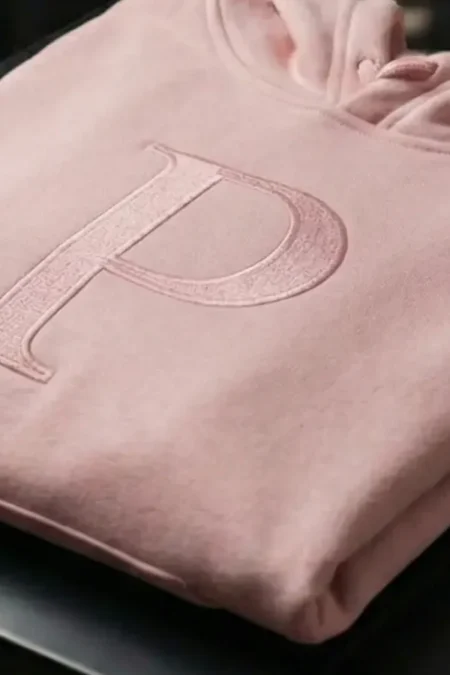 Detalle de costuras y pretina de Hoodie Cropped Urbana